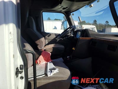 Piąte zdjęcie samochodu w środku: 2019 INTERNATIONAL LT625 SEMI TRUCK VIN:3HSDZAPR3KN567631 - miniatura