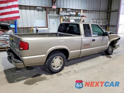 Trzecie zdjęcie samochodu z tyłu: 2002 GMC SONOMA VIN:1GTCS195228130359 - miniatura
