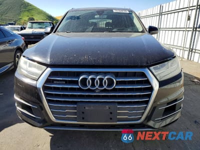 Piąte zdjęcie samochodu w środku: 2017 AUDI Q7 PRESTIGE VIN:WA1VAAF72HD001632 - miniatura