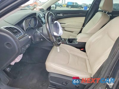 Zdjęcie 7 z 12 samochodu: 2018 CHRYSLER 300 LIMITED VIN:2C3CCAEG1JH153990 - miniatura