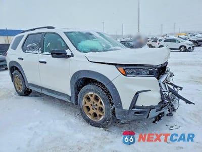 Czwarte zdjęcie samochodu z boku: 2024 HONDA PILOT TRAILSPORT VIN:5FNYG1H62RB029236 - miniatura