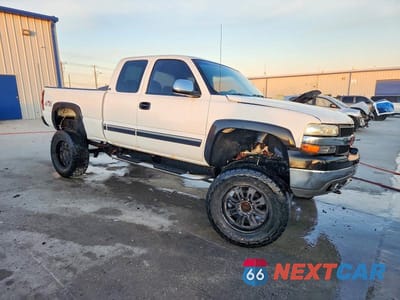 Czwarte zdjęcie samochodu z boku: 2001 CHEVROLET SILVERADO K2500 HEAVY DUTY VIN:1GCHK29U81E240593 - miniatura