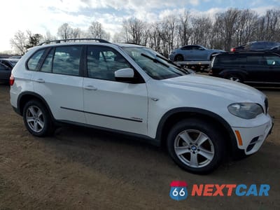 Czwarte zdjęcie samochodu z boku: 2013 BMW X5 XDRIVE35I VIN:5UXZV4C56D0E03723 - miniatura