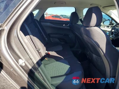 Zdjęcie 10 z 12 samochodu: 2025 KIA K5 LXS VIN:KNAG24J71S5281305 - miniatura