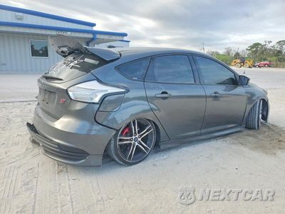 Trzecie zdjęcie samochodu z tyłu: 2018 FORD FOCUS ST VIN:1FADP3L91JL220729 - miniatura