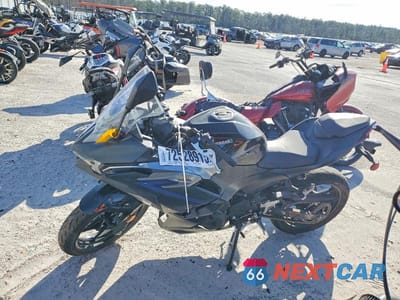 Trzecie zdjęcie samochodu z tyłu: 2025 KAWASAKI EX500 A VIN:ML5EXGJ16SDA72525 - miniatura