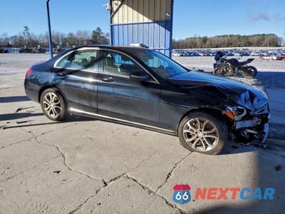 Czwarte zdjęcie samochodu z boku: 2015 MERCEDES-BENZ C 300 4MATIC VIN:55SWF4KB4FU027855 - miniatura