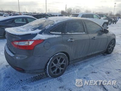 Trzecie zdjęcie samochodu z tyłu: 2014 FORD FOCUS SE VIN:1FADP3F27EL235983 - miniatura