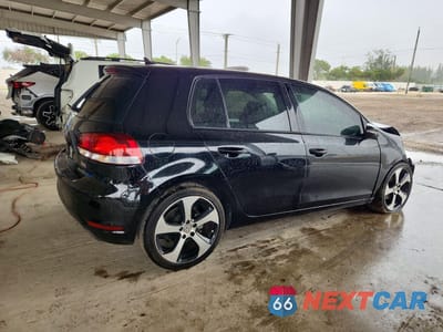 Trzecie zdjęcie samochodu z tyłu: 2013 VOLKSWAGEN GOLF VIN:WVWDM7AJ0DW108725 - miniatura