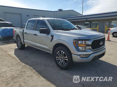 Czwarte zdjęcie samochodu z boku: 2023 FORD F150 SUPERCREW VIN:1FTEW1CP5PKD92636 - miniatura
