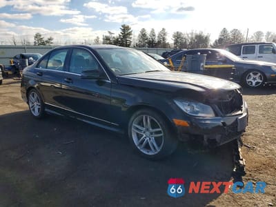 Czwarte zdjęcie samochodu z boku: 2014 MERCEDES-BENZ C 300 4MATIC VIN:WDDGF8AB1ER302787 - miniatura