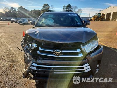 Piąte zdjęcie samochodu w środku: 2017 TOYOTA HIGHLANDER LE VIN:5TDZZRFH5HS226140 - miniatura