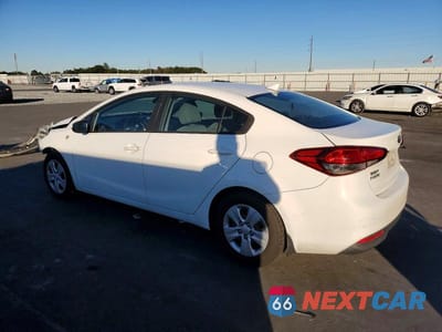Drugie zdjęcie samochodu z przodu: 2018 KIA FORTE LX VIN:3KPFK4A7XJE235800 - miniatura