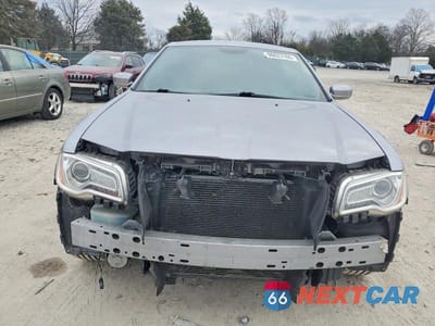 Piąte zdjęcie samochodu w środku: 2014 CHRYSLER 300 VIN:2C3CCARG9EH136466 - miniatura