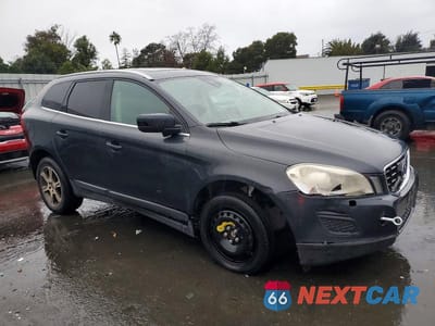 Czwarte zdjęcie samochodu z boku: 2013 VOLVO XC60 T6 VIN:YV4902DZ0D2441243 - miniatura