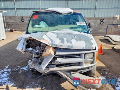 Piąte zdjęcie samochodu w środku: 2001 CHEVROLET EXPRESS G3500 VIN:1GCHG35R911100861 - miniatura