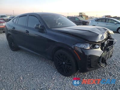 Czwarte zdjęcie samochodu z boku: 2024 BMW X6 XDRIVE40I VIN:5UX33EX01R9T11841 - miniatura