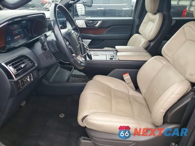 Zdjęcie 7 z 13 samochodu: 2023 LINCOLN NAVIGATOR RESERVE VIN:5LMJJ2LGXPEL10846 - miniatura