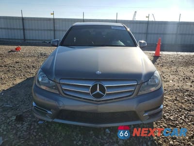 Piąte zdjęcie samochodu w środku: 2012 MERCEDES-BENZ C 250 VIN:WDDGF4HB9CA623499 - miniatura