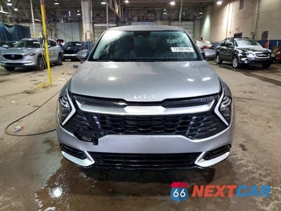 Piąte zdjęcie samochodu w środku: 2025 KIA SPORTAGE LX VIN:KNDPU3DF6S7368566 - miniatura