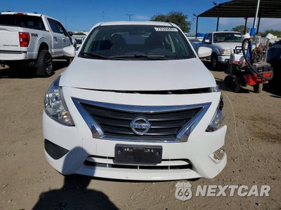 Piąte zdjęcie samochodu w środku: 2017 NISSAN VERSA S VIN:3N1CN7AP6HK460077 - miniatura