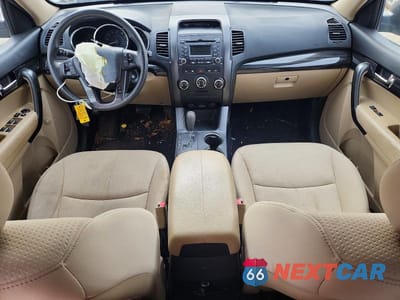 Zdjęcie 8 z 14 samochodu: 2013 KIA SORENTO LX VIN:5XYKT3A18DG376230 - miniatura