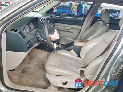 Zdjęcie 7 z 12 samochodu: 2005 CHRYSLER 300 TOURING VIN:2C3JA53G45H587883 - miniatura