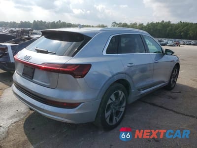 Trzecie zdjęcie samochodu z tyłu: 2022 AUDI E-TRON PREMIUM PLUS VIN:WA1LAAGEXNB040609 - miniatura