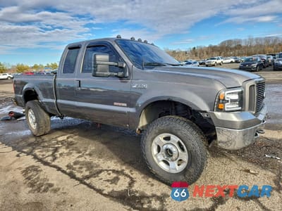 Czwarte zdjęcie samochodu z boku: 2005 FORD F250 SUPER DUTY VIN:1FTSX21P75EA66504 - miniatura