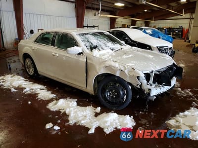 Czwarte zdjęcie samochodu z boku: 2013 CHRYSLER 300 VIN:2C3CCARGXDH528077 - miniatura