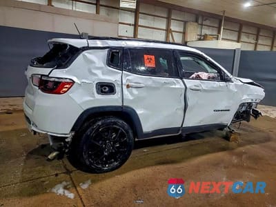 Trzecie zdjęcie samochodu z tyłu: 2025 JEEP COMPASS LATITUDE VIN:3C4NJDBN7ST617713 - miniatura