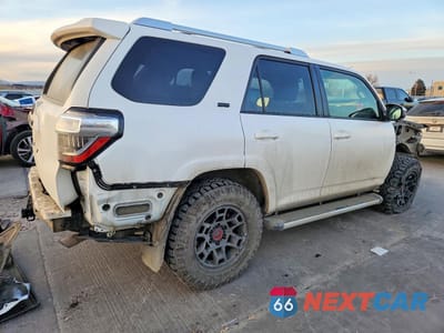 Trzecie zdjęcie samochodu z tyłu: 2018 TOYOTA 4RUNNER SR5/SR5 PREMIUM VIN:JTEBU5JR8J5565359 - miniatura