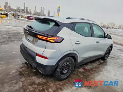 Trzecie zdjęcie samochodu z tyłu: 2023 CHEVROLET BOLT EUV LT VIN:1G1FY6S00P4201220 - miniatura