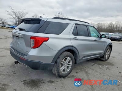 Trzecie zdjęcie samochodu z tyłu: 2021 FORD EXPLORER XLT VIN:1FMSK8DH3MGA28904 - miniatura
