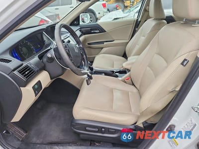 Zdjęcie 7 z 13 samochodu: 2015 HONDA ACCORD TOURING HYBRID VIN:1HGCR6F7XFA009920 - miniatura