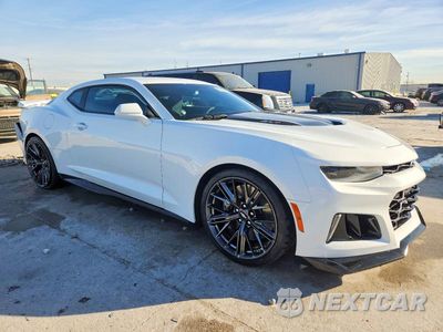 Czwarte zdjęcie samochodu z boku: 2018 CHEVROLET CAMARO ZL1 VIN:1G1FK1R69J0147803 - miniatura