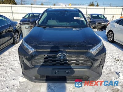 Piąte zdjęcie samochodu w środku: 2023 TOYOTA RAV4 XLE VIN:2T3W1RFV4PW258784 - miniatura