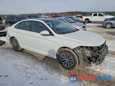 Czwarte zdjęcie samochodu z boku: 2020 VOLKSWAGEN JETTA S VIN:3VWCB7BU6LM025287 - miniatura