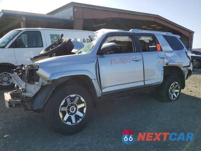 2018 TOYOTA 4RUNNER SR5 JTEBU5JR8J5589564 - główne zdjęcie licytacji z USA - miniatura