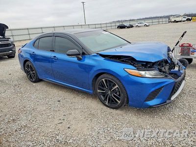 Czwarte zdjęcie samochodu z boku: 2018 TOYOTA CAMRY XSE VIN:4T1B61HK0JU097712 - miniatura
