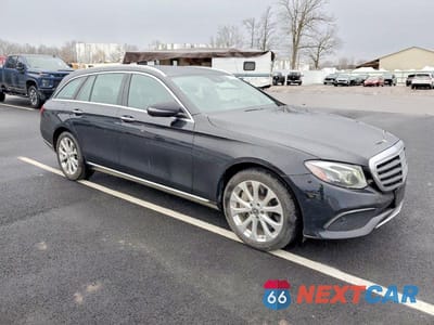 Czwarte zdjęcie samochodu z boku: 2018 MERCEDES-BENZ E 400 4MATIC VIN:WDDZH6GB3JA412604 - miniatura