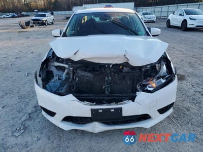 Piąte zdjęcie samochodu w środku: 2019 NISSAN SENTRA S VIN:3N1AB7AP2KY383146 - miniatura