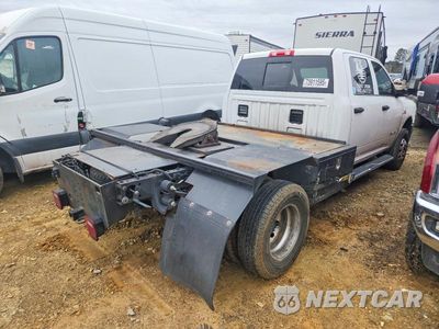 Trzecie zdjęcie samochodu z tyłu: 2022 RAM 3500 TRADESMAN TRUCK CAB AND CHASSIS VIN:3C63RRGL7NG153072 - miniatura