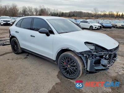 Czwarte zdjęcie samochodu z boku: 2019 PORSCHE CAYENNE VIN:WP1AA2AY7KDA01142 - miniatura