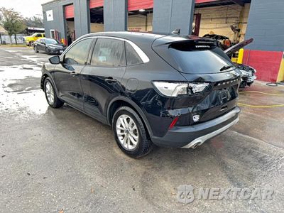 Trzecie zdjęcie samochodu z tyłu: 2020 FORD ESCAPE SE VIN:1FMCU0G6XLUA69542 - miniatura