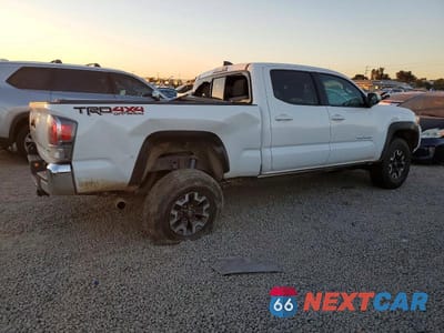 Trzecie zdjęcie samochodu z tyłu: 2023 TOYOTA TACOMA DOUBLE CAB VIN:3TMDZ5BNXPM152713 - miniatura