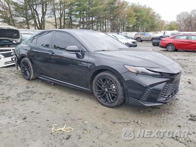 Czwarte zdjęcie samochodu z boku: 2025 TOYOTA CAMRY XSE VIN:4T1DAACKXSU180550 - miniatura