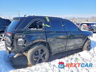 Trzecie zdjęcie samochodu z tyłu: 2023 JEEP GRAND CHEROKEE LIMITED VIN:1C4RJHBG4PC653033 - miniatura