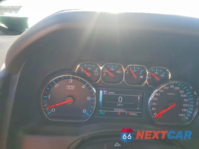 Zdjęcie 9 z 13 samochodu: 2018 CHEVROLET SUBURBAN C1500 LT VIN:1GNSCHKCXJR254163 - miniatura