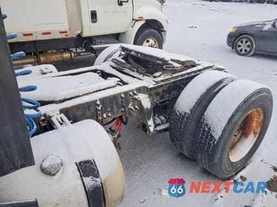 Zdjęcie 9 z 10 samochodu: 2016 FREIGHTLINER CASCADIA 125 SEMI TRUCK VIN:1FUBGEDV5GLHC5682 - miniatura